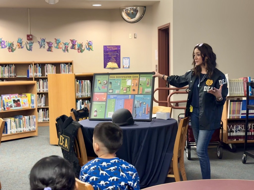 A big thank you to the DEA El Paso Division for spending time with students at Booker T. Washington during Career Day!