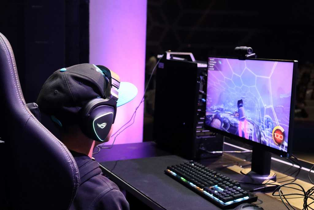 It’s an exciting day at Organ Mountain High School as students compete in the first-ever LCPS esports Showcase. The tournament kicked off this morning with team matches for Rocket League and continues with League of Legends. Thank you to First New Mexico Bank of Las Cruces for sponsoring this wonderful event. Shout out to NMSU for collaborating with LCPS today.