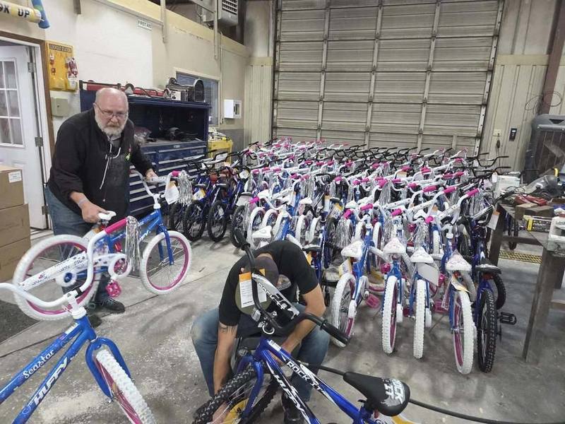 LCPS Community Partnerships Bring Holiday Joy to Hundreds of Students