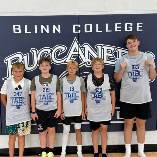 group of kids smiling fr group photo