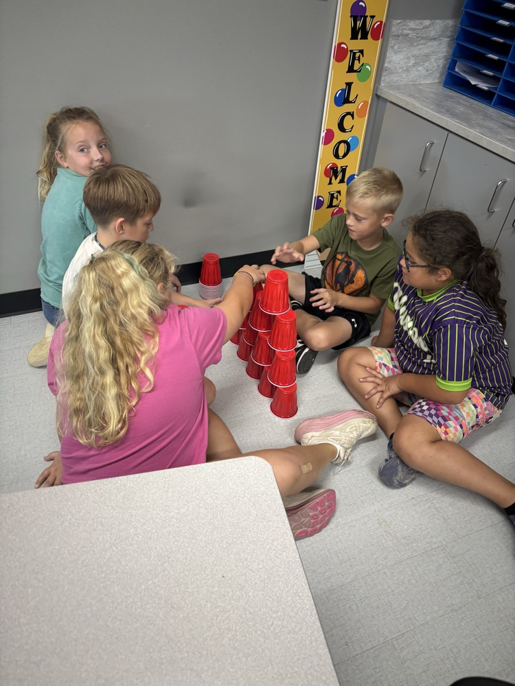Mrs. Johnston’s 4th Grade Science Class learned about Mindsets in Science last week. They had to have a Growth Mindset, resilience, curiosity, persistence, and creativity to build the tallest tower. 