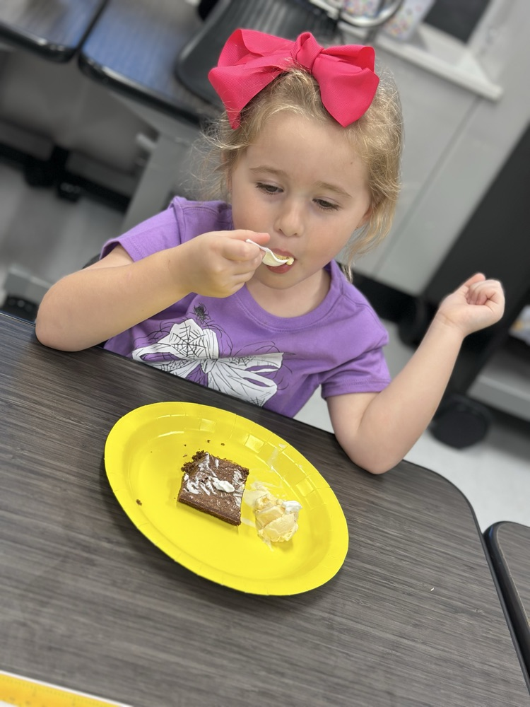 It only took Mrs. Fortner’s class 30 days to earn one dozen Brownie points (compliments in the hallway)! Today they celebrated with brownies and ice cream!