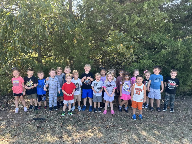 After learning about fall, Mrs. Fortner’s Pre-K class went on a leave hunt today, looking for beautiful fall colors!