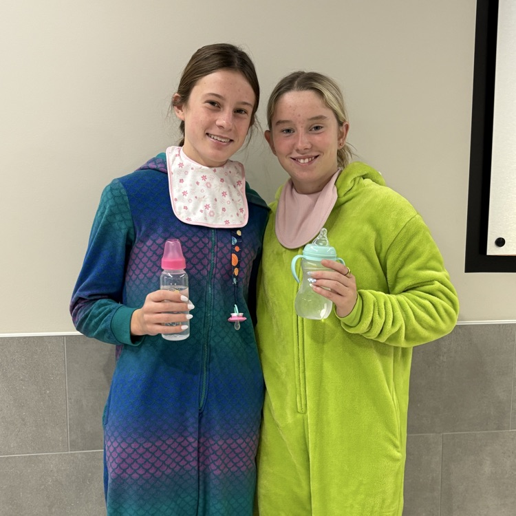 Freshmen dress like babies