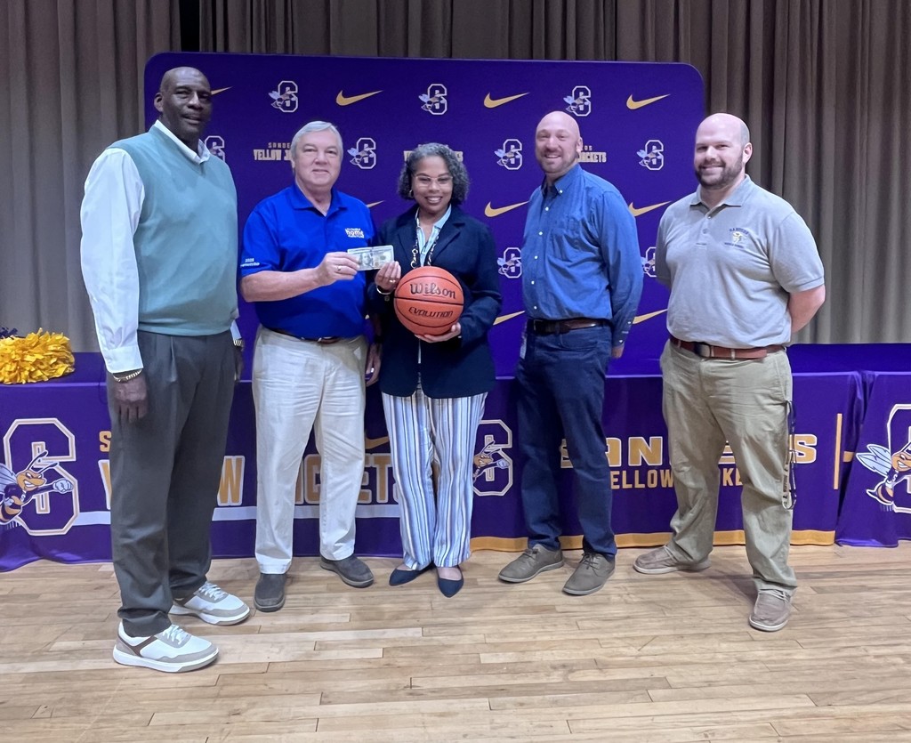 Farmer's Furniture of Laurens Donates to SMS