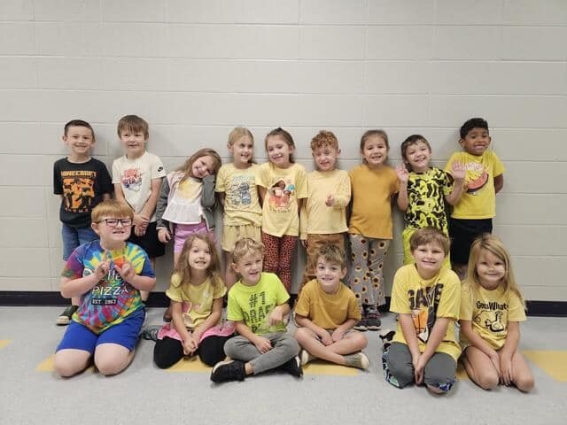 Red Ribbon Week Day 2: Grade Color Battle