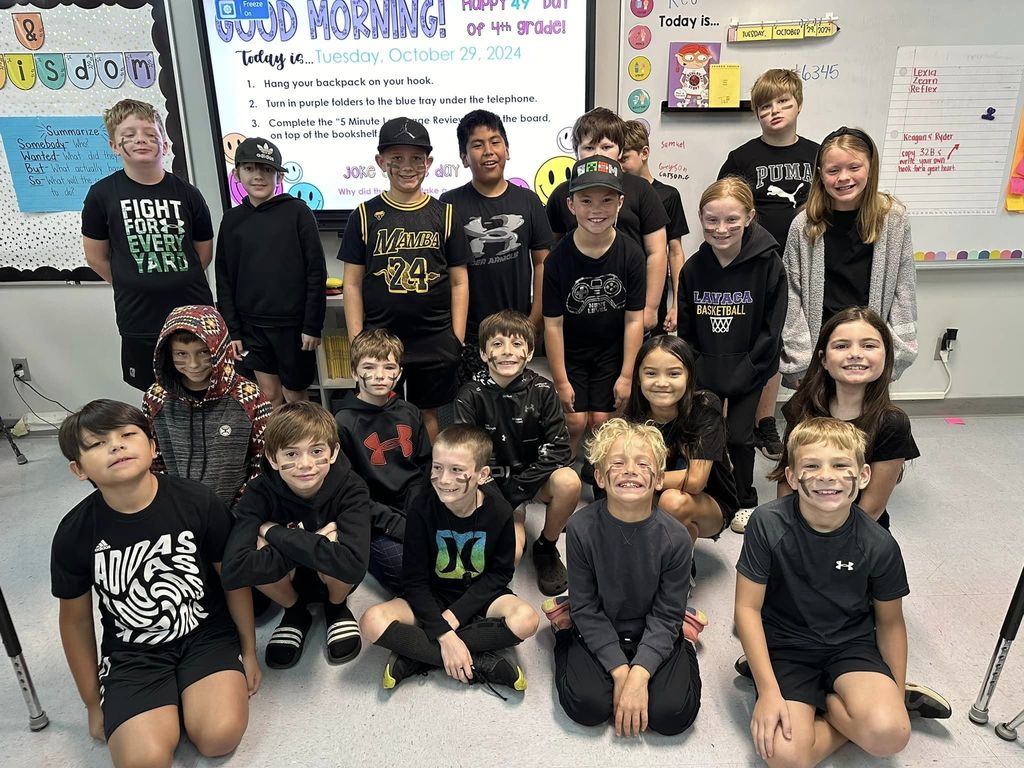 Red Ribbon Week Day 2: Grade Color Battle