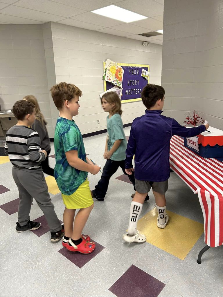 LES finished casting their votes today in our mock election. 🇺🇸