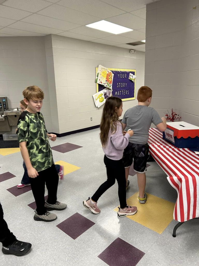 LES finished casting their votes today in our mock election. 🇺🇸