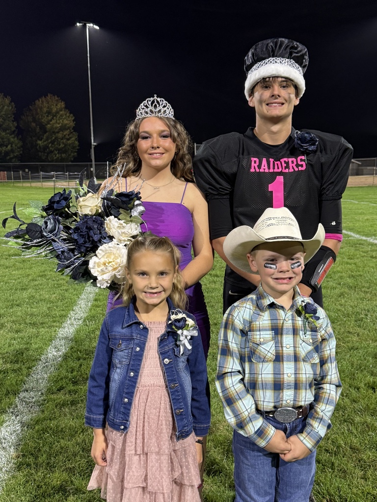 L/N homecoming king and queen Harley Beale and Caden Culbertson with crown bearers Lindy Faimon and Case Bargen.