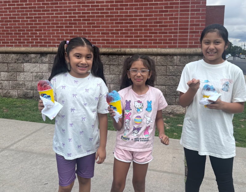 Students enjoying ices