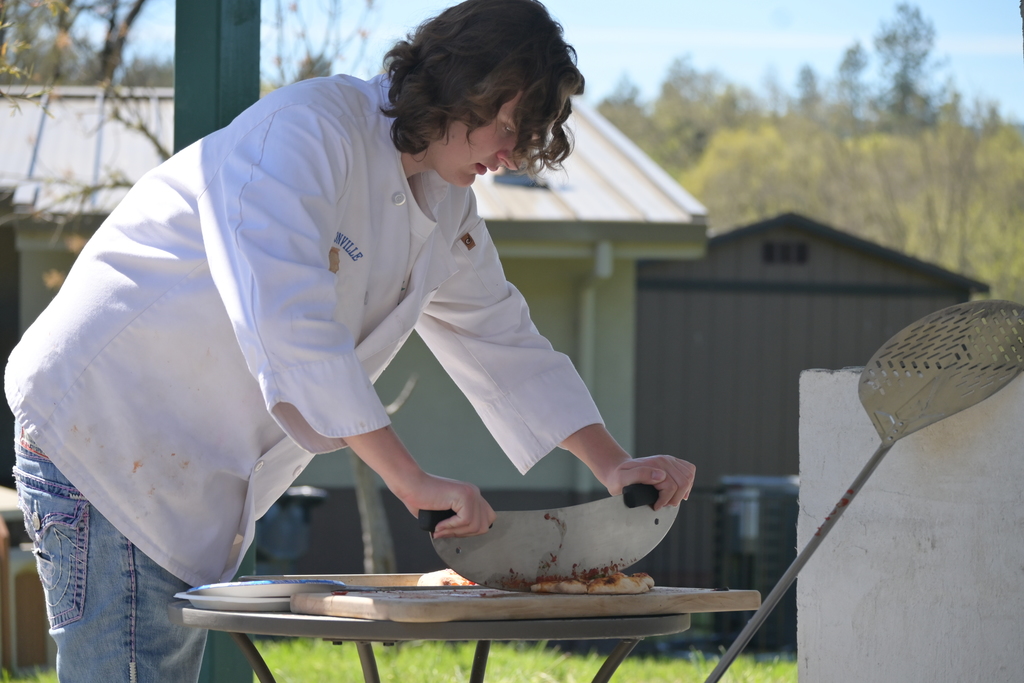 LHS student cuts pizza
