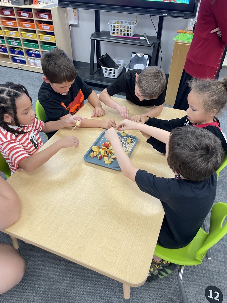 🍎✨ Mrs. Floersch’s Kindergarteners and Ms. Eischens’ Second Graders are officially classroom buddies this year! Each month, our classes will come together for a fun activity where the second graders get to shine as leaders.  This month, we kicked things off by building apple towers, listening to a story, and tasting all kinds of delicious apples. The kids had a blast, and we can’t wait to see what next month’s buddy activity brings! 💕  Thank you parents for all your donations! We appreciate you!