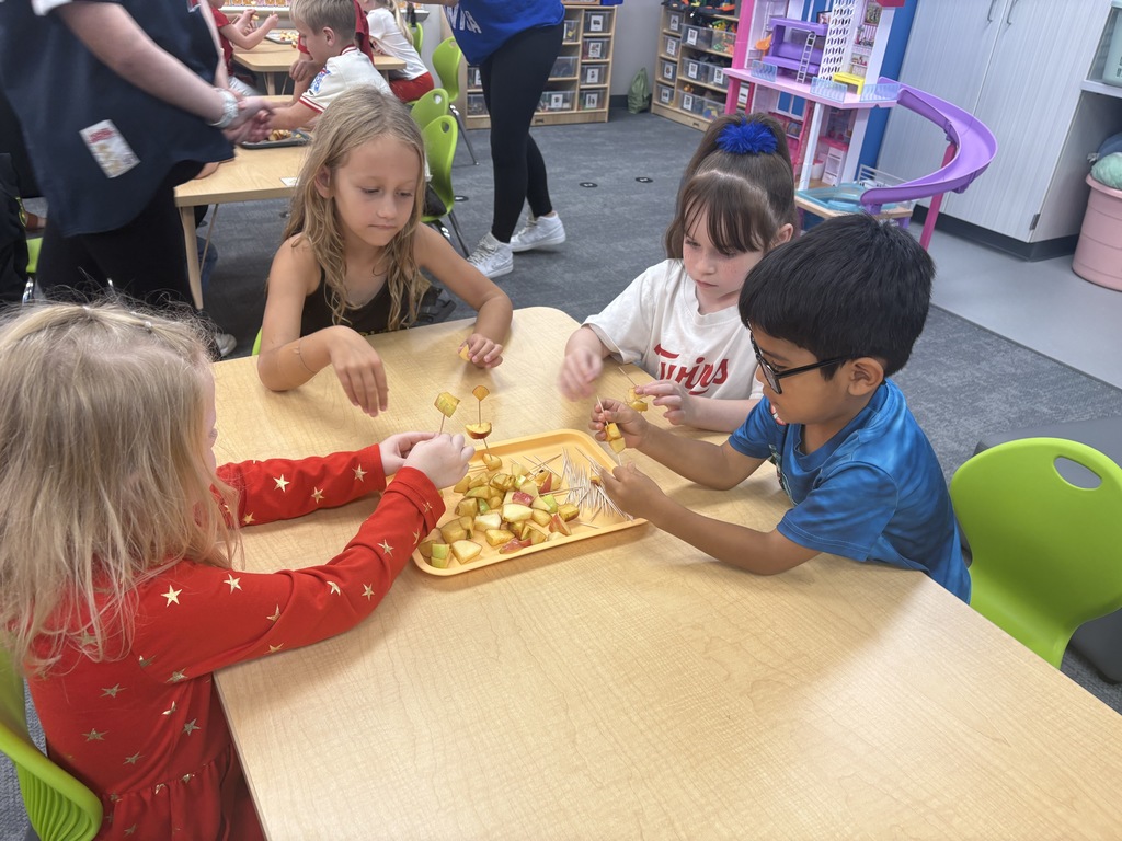 🍎✨ Mrs. Floersch’s Kindergarteners and Ms. Eischens’ Second Graders are officially classroom buddies this year! Each month, our classes will come together for a fun activity where the second graders get to shine as leaders.  This month, we kicked things off by building apple towers, listening to a story, and tasting all kinds of delicious apples. The kids had a blast, and we can’t wait to see what next month’s buddy activity brings! 💕  Thank you parents for all your donations! We appreciate you!