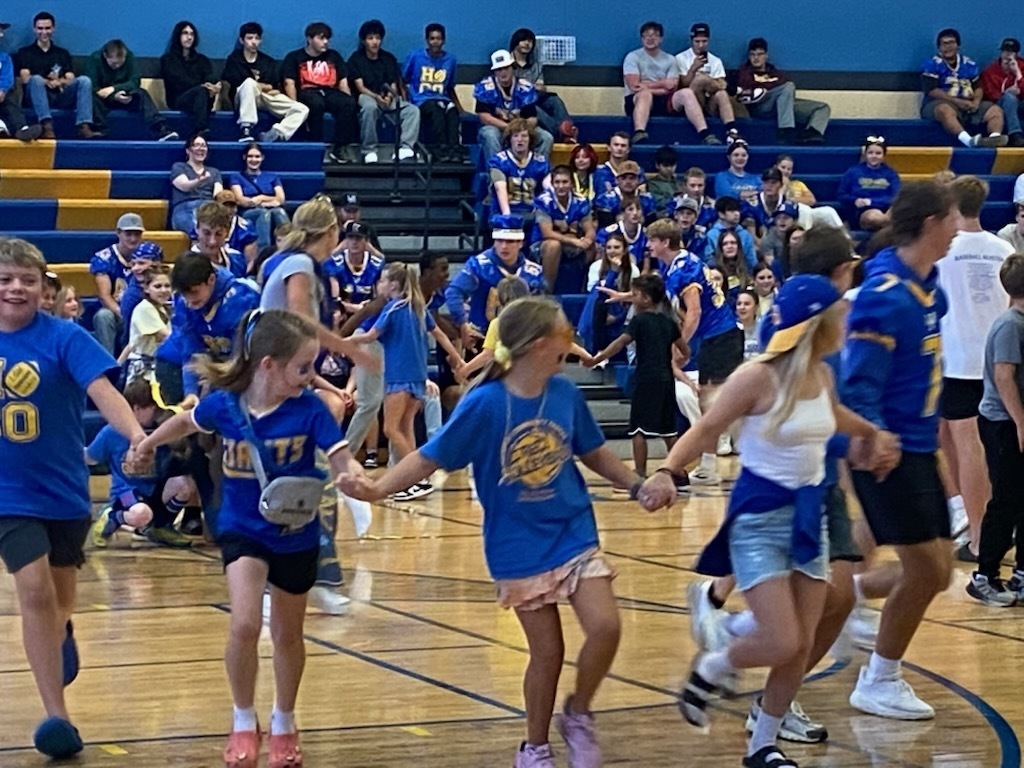 Happy Homecoming! The 4th and 5th graders join the MSHS for some fun festivities!!