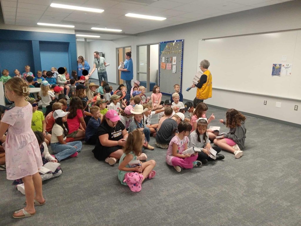 📚🦁 A big THANK YOU to the LeSueur Lions Club! 🦁📚 We are so grateful for your generous gift of dictionaries to our 3rd grade students. Your continued support of literacy and learning makes a lasting impact on our young learners. Watching the students flip through their very own dictionaries with curiosity and excitement was truly heartwarming. These books will be a valuable tool as they grow their vocabulary, reading skills, and love for learning. Thank you for investing in our kids and our community! 💛📖 #ThankYouLions #LeSueurLions #CommunitySupport #LiteracyMatters #GratefulHearts