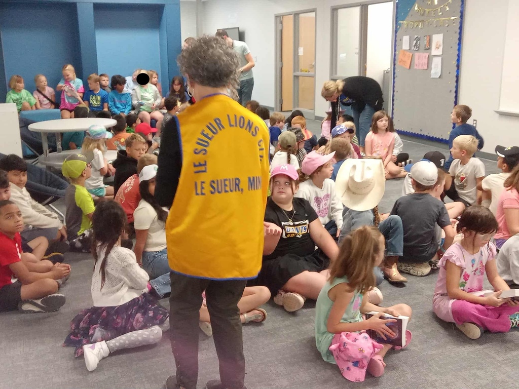 📚🦁 A big THANK YOU to the LeSueur Lions Club! 🦁📚 We are so grateful for your generous gift of dictionaries to our 3rd grade students. Your continued support of literacy and learning makes a lasting impact on our young learners. Watching the students flip through their very own dictionaries with curiosity and excitement was truly heartwarming. These books will be a valuable tool as they grow their vocabulary, reading skills, and love for learning. Thank you for investing in our kids and our community! 💛📖 #ThankYouLions #LeSueurLions #CommunitySupport #LiteracyMatters #GratefulHearts