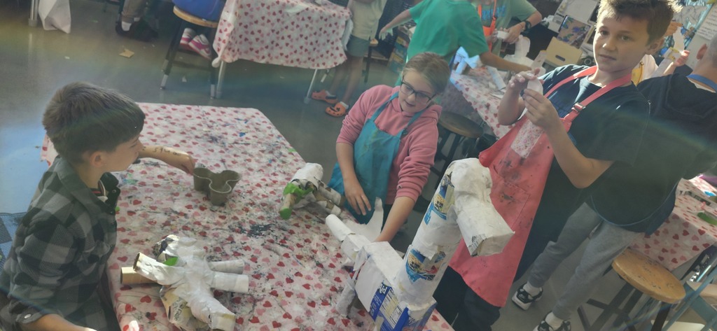 Students in grades 2-5 are working on building alebrijes sculptures with paper mache! Next they will paint and pattern them. In November we will be joined by guest artist Justin Ek to build large scale class alebrijes.