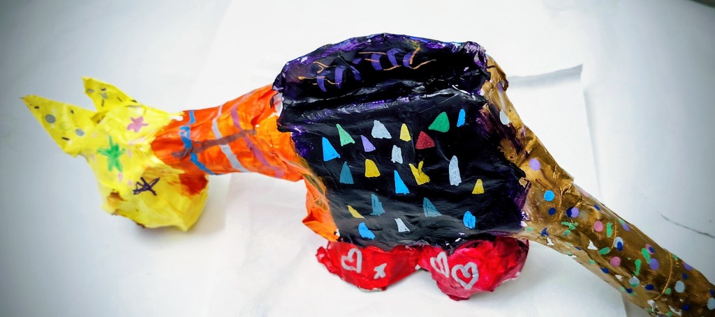 Students are doing an incredible job patterning their imaginary animal sculptures inspired by Mexican alebrijes. 