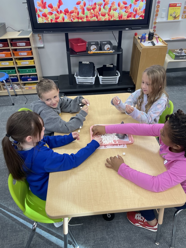 On Friday, Mrs. Floersch’s kindergarteners and Ms. Eischens’ second graders teamed up for another Buddy Day! This visit included building cages for Turkey Tom, reading Turkey in Disguise, and of course enjoying a sweet treat! It was such a wonderful experience watching our little engineers hard at work and having fun together! 🦃💛