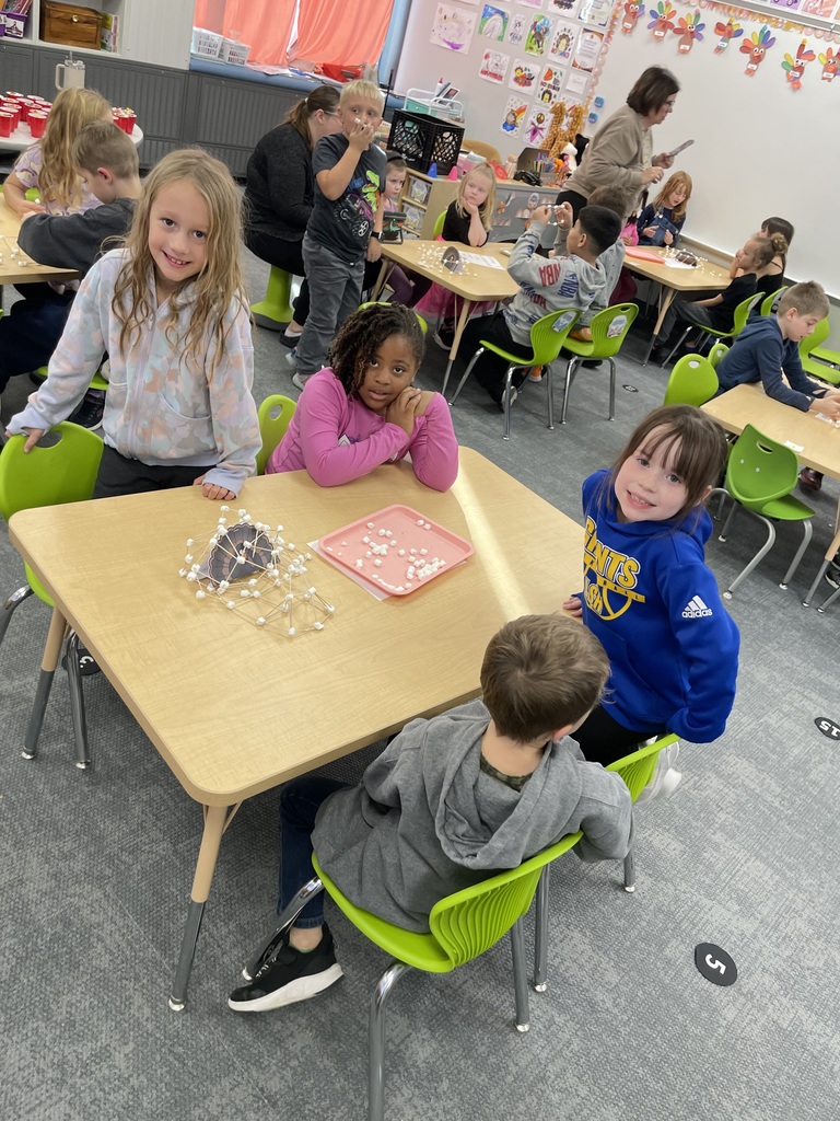 On Friday, Mrs. Floersch’s kindergarteners and Ms. Eischens’ second graders teamed up for another Buddy Day! This visit included building cages for Turkey Tom, reading Turkey in Disguise, and of course enjoying a sweet treat! It was such a wonderful experience watching our little engineers hard at work and having fun together! 🦃💛