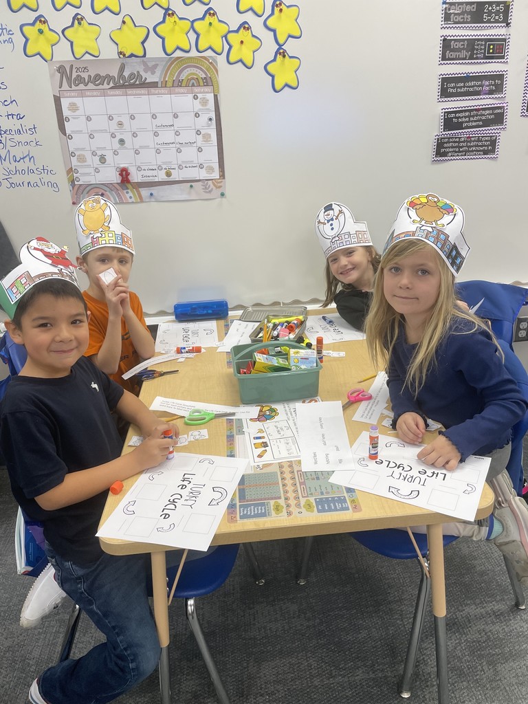 1st Grade celebrated with centers, 3D turkeys, and of course, pumpkin and apple pie, and made balloon characters for the Thanksgiving Day parade!!