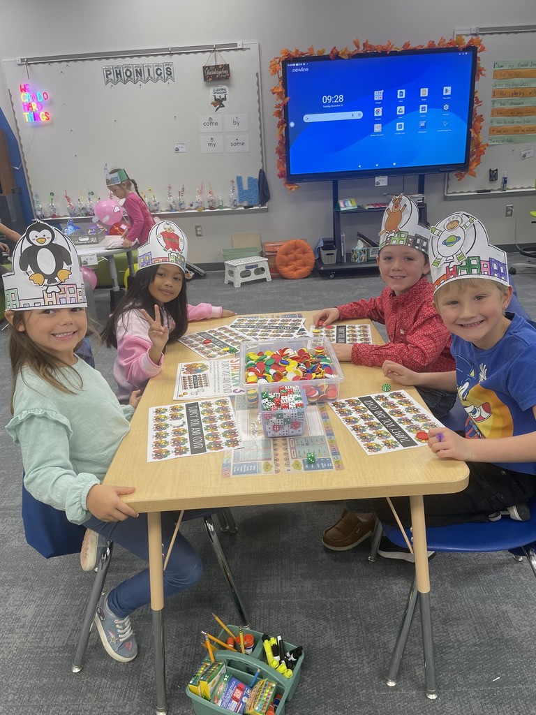 1st Grade celebrated with centers, 3D turkeys, and of course, pumpkin and apple pie, and made balloon characters for the Thanksgiving Day parade!!