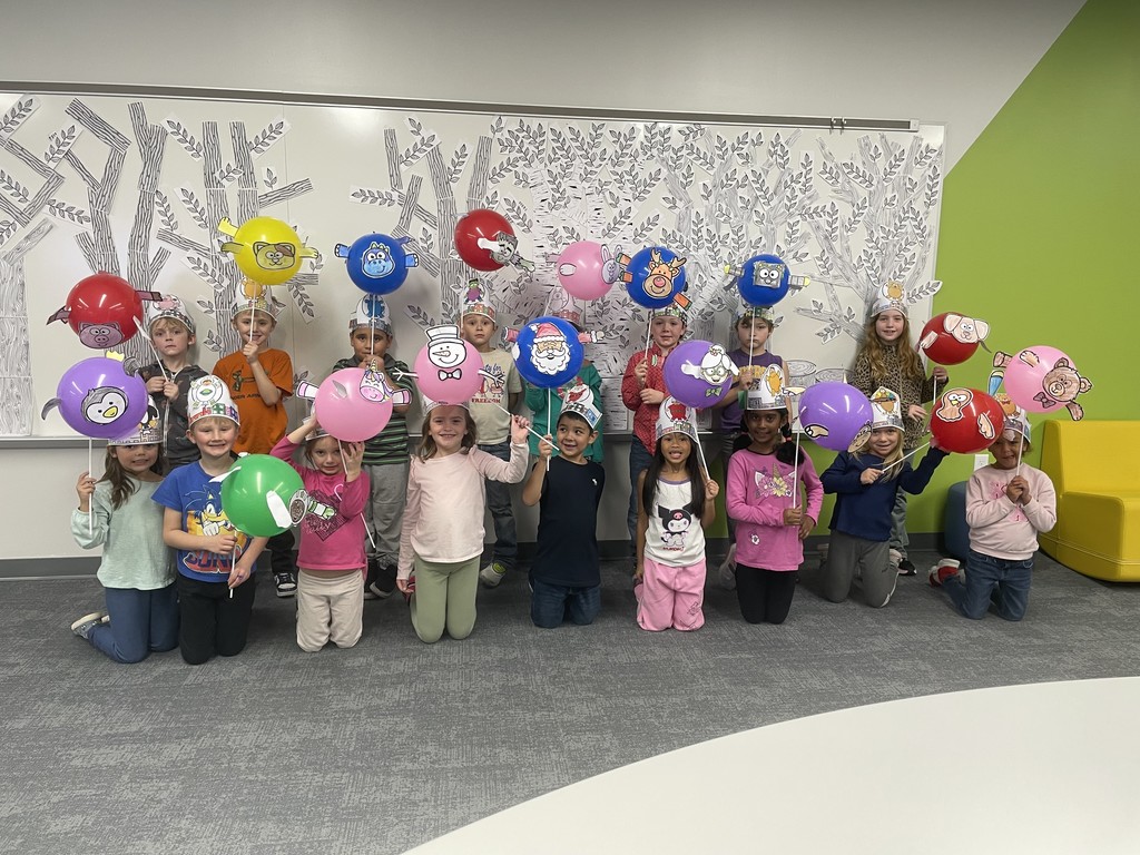 1st Grade celebrated with centers, 3D turkeys, and of course, pumpkin and apple pie, and made balloon characters for the Thanksgiving Day parade!!