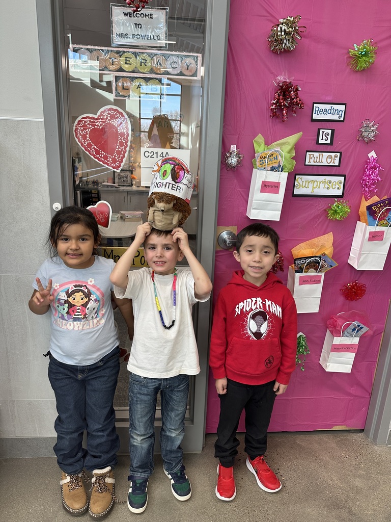 Many kids enjoyed participating in dress up days last week.   The following pictures represent "Dress as your favorite book character" and "Dress like 100 years old" for the 100th day of school. 