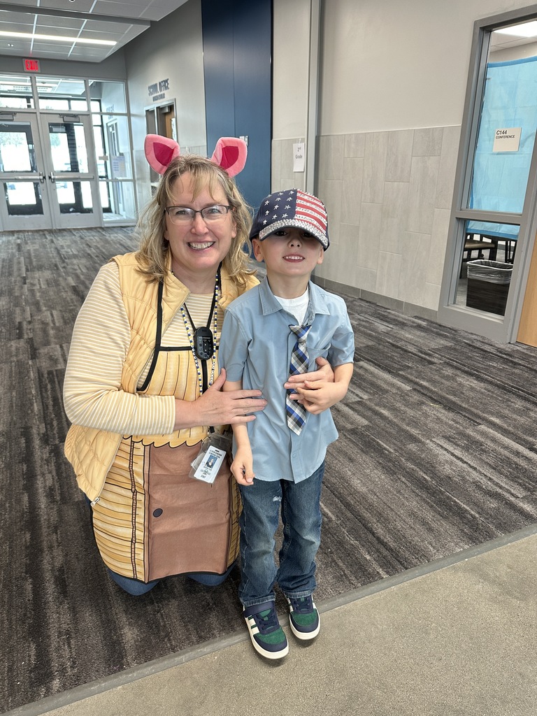Many kids enjoyed participating in dress up days last week.   The following pictures represent "Dress as your favorite book character" and "Dress like 100 years old" for the 100th day of school. 