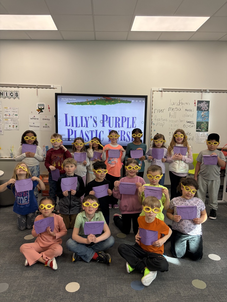 Mrs. Sohns’ class wrapped up Lillie’s Purple Purse lesson with making her purse along with the bling!