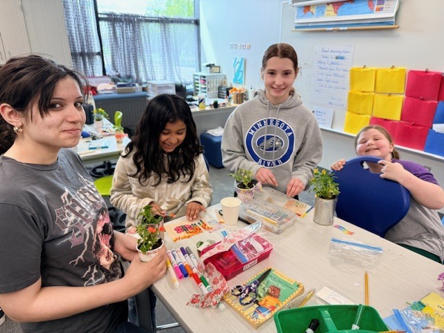 Happy May Day!  3rd graders enjoyed making baskets with their 10th grade buddies.  They are hoping to spread some cheer in the community to celebrate spring! 🌼