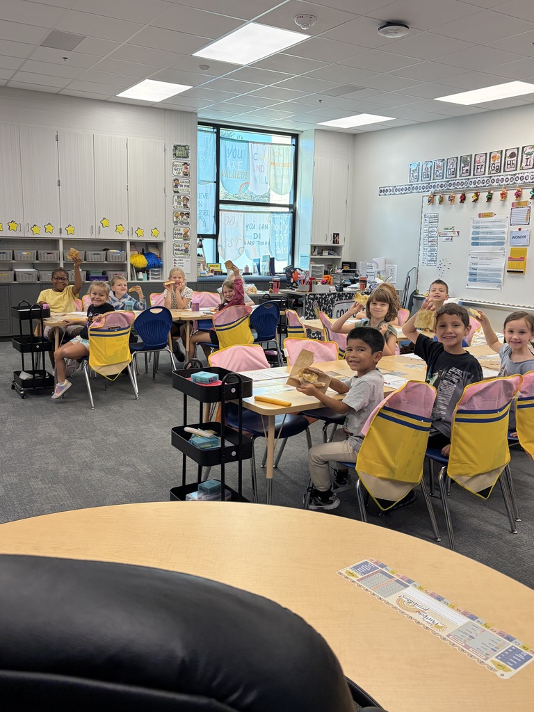 Mrs. Sohns’ first grade class is sharing their love of books, stories, and learning about the diversity of our library. Today we celebrated our love of stories and had Mercy Watson’s favorite treat: buttered toast, of course! 