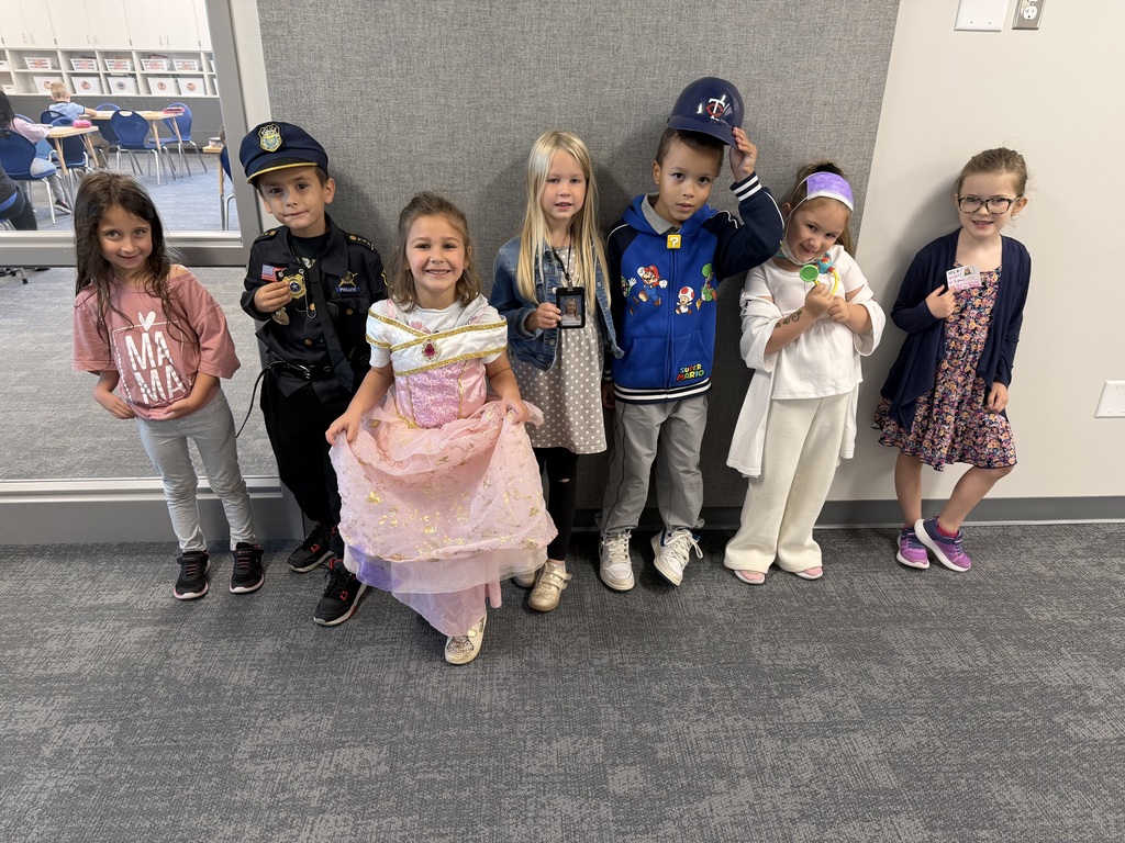 First Graders in Mrs. Meyer's class showed their Homecoming Week spirit by dressing up as their future careers! We loved seeing all of their creative ideas and big dreams! Thanks for showing your school spirit! 💙💛