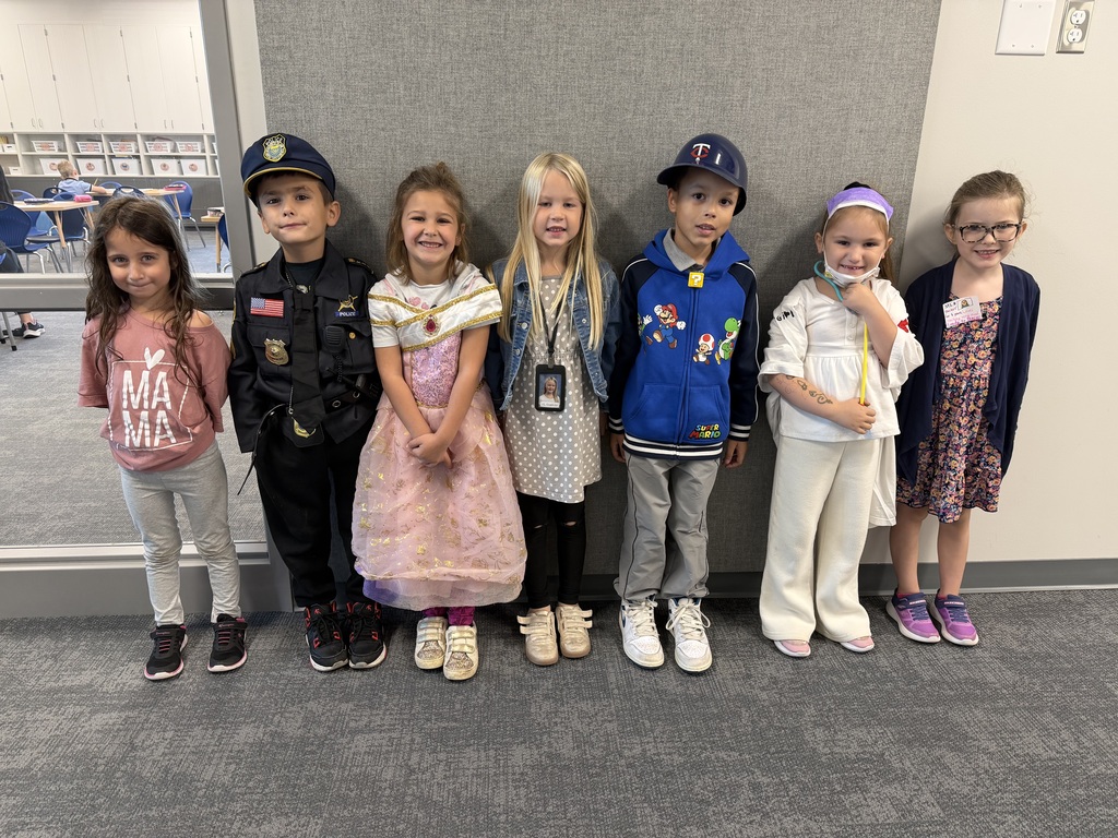 First Graders in Mrs. Meyer's class showed their Homecoming Week spirit by dressing up as their future careers! We loved seeing all of their creative ideas and big dreams! Thanks for showing your school spirit! 💙💛