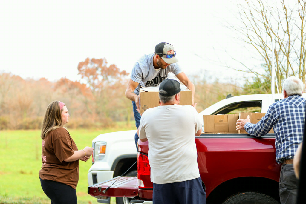 Thank you to Brand New Church for delivering Thanksgiving food bags for some of our students! 🦃 We are so grateful and appreciative of your generosity to our students and their families!! ❤️  #TigerPride
