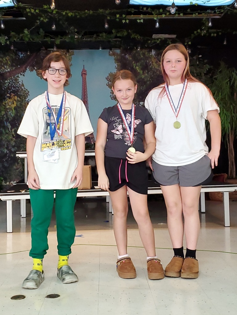 4th Grade - Brilen, Lorelai, Arianna