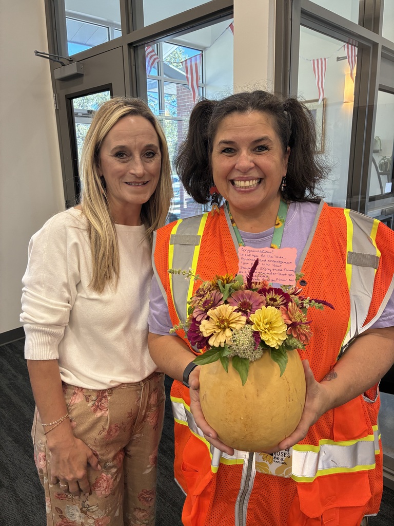 Congratulations to Kira Burns for receiving the Shae Bradley Flower Bar October Lead Hill Staff of the Month! 