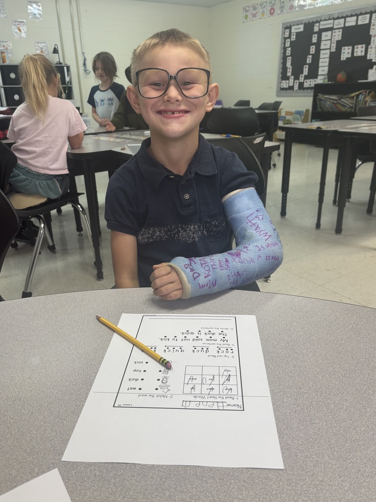 Miss Hodge's first graders used reading glasses to help practice reading words! 🤓 📖