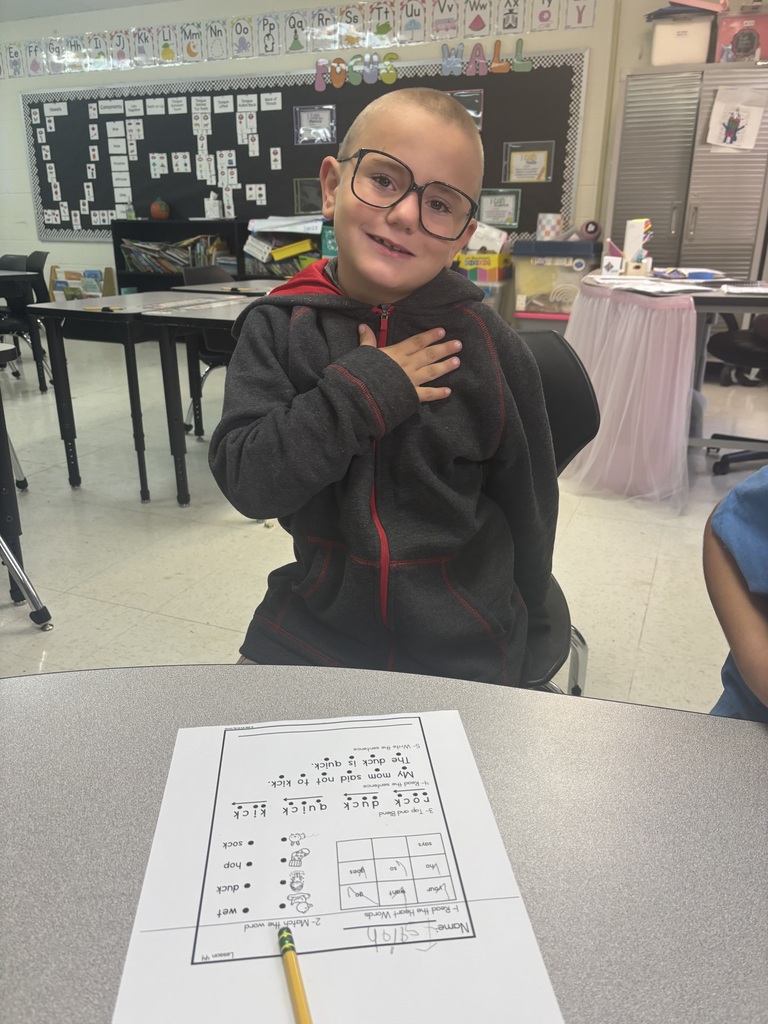 Miss Hodge's first graders used reading glasses to help practice reading words! 🤓 📖