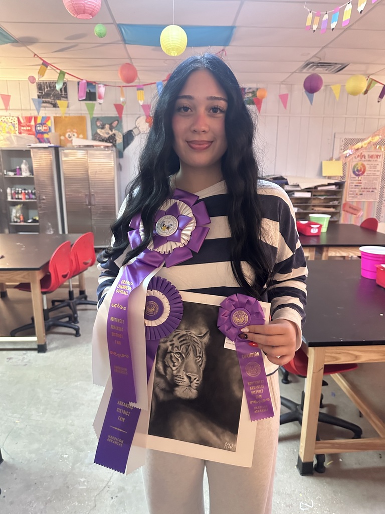 Congratulations to Teagan Lowe, Kendra Wagner, & Cole McQuary for receiving ribbons for their artwork at the Northwest Arkansas District Fair! 