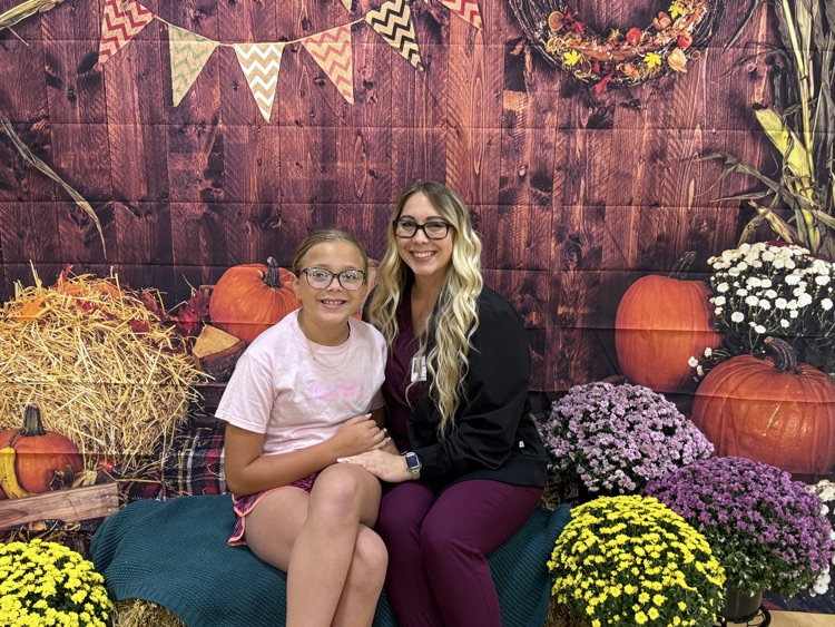 Elihanna L and Mom, Katie