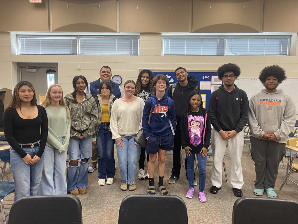 Student Advisory Group meets with Dr. Dossenbach