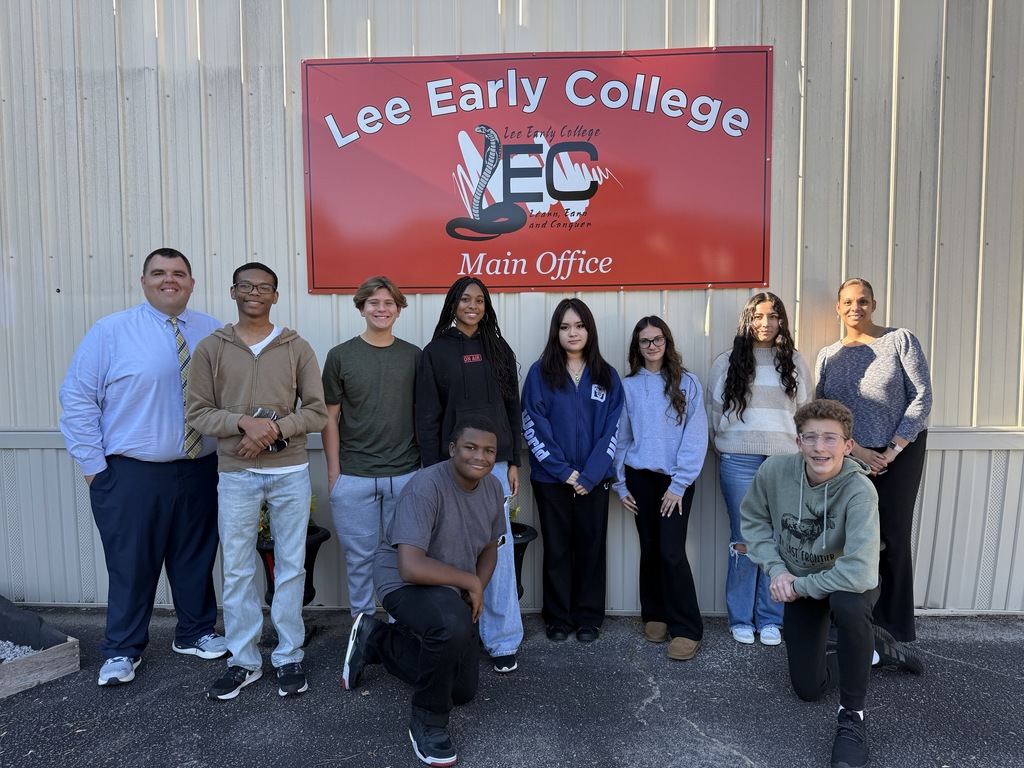 Student Advisory Group meets with Dr. Dossenbach