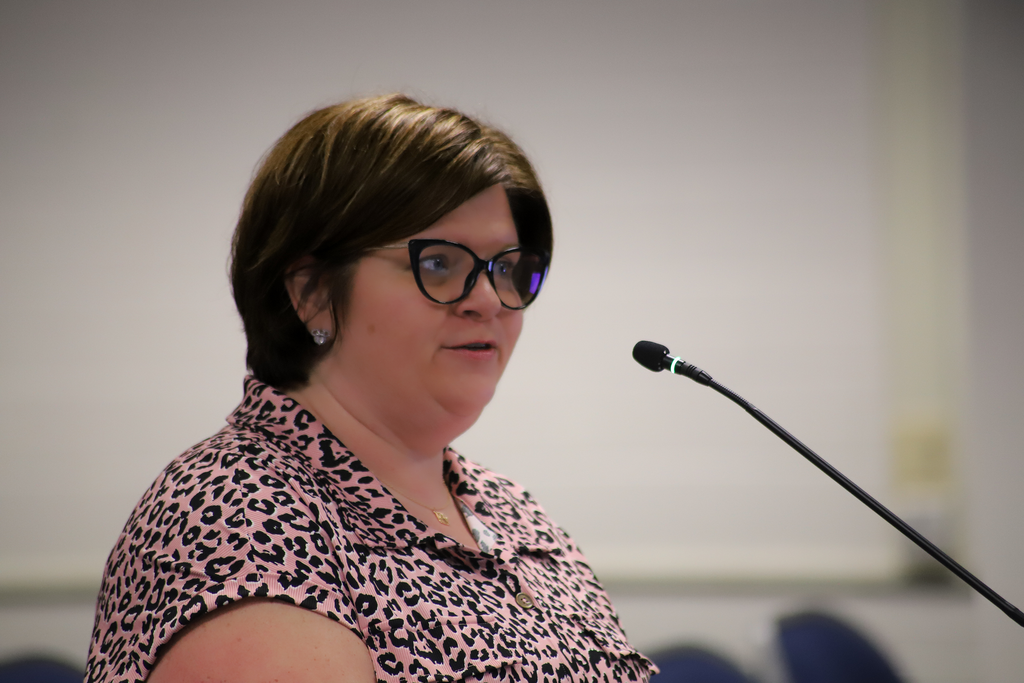 Kelly Jones speaks to the Board of Education during her final Board Meeting as LCS CFO