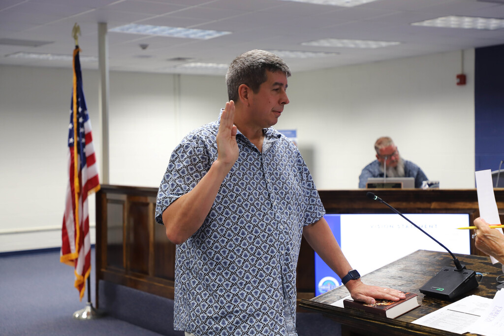 David Smoak sworn in