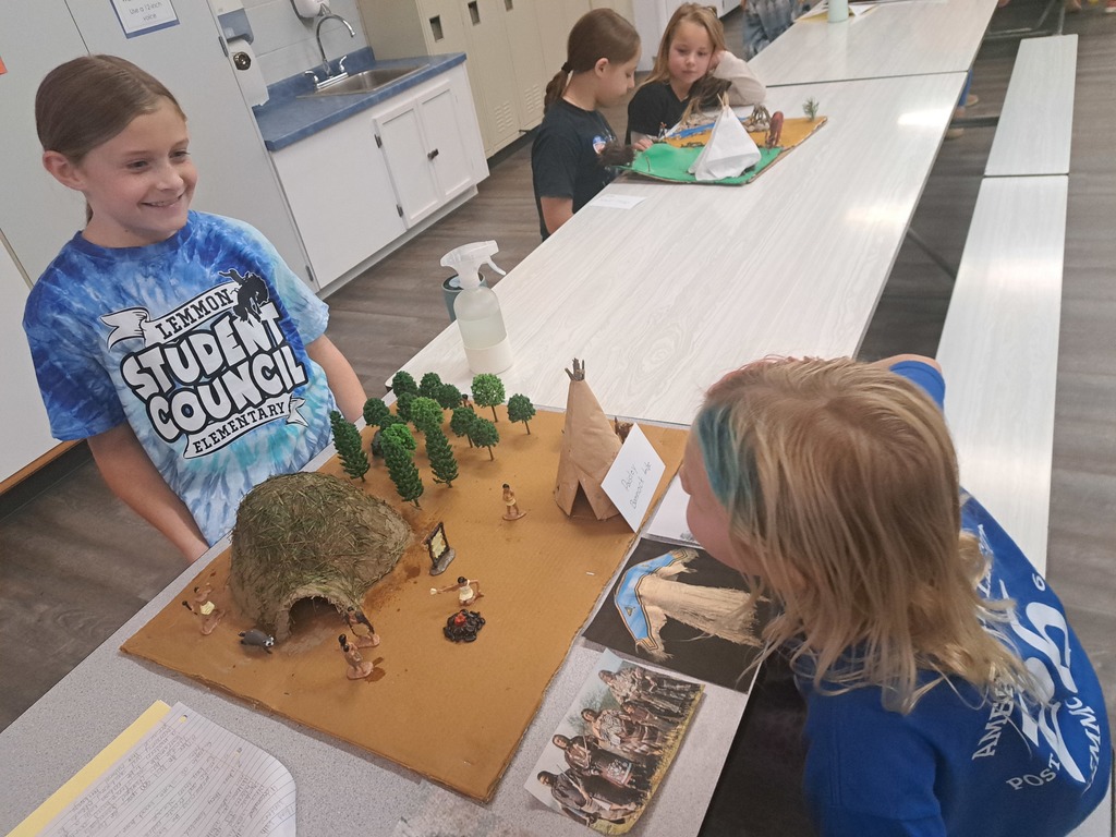 5th Grade showcasing their Native American projects