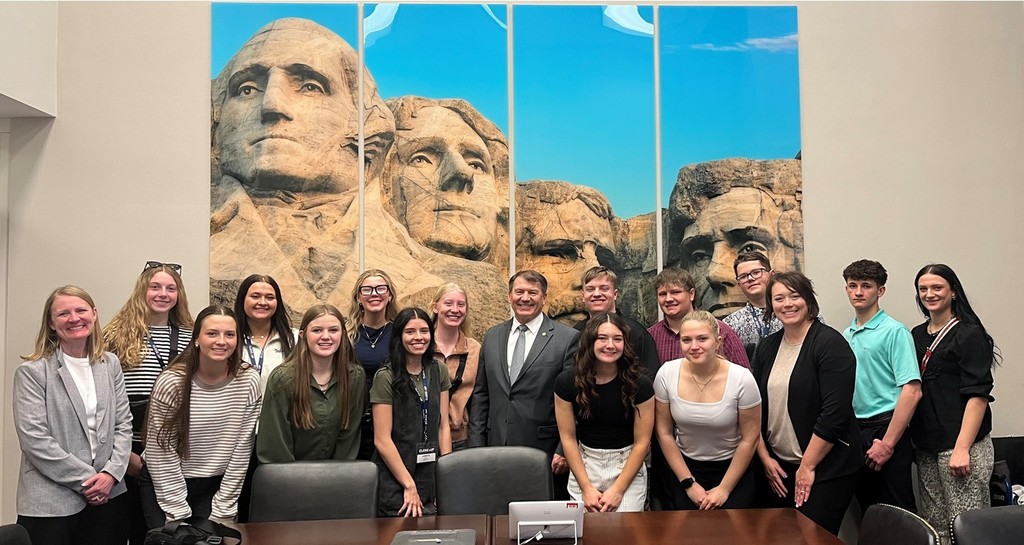 Close Up mtg w/ Senator Rounds