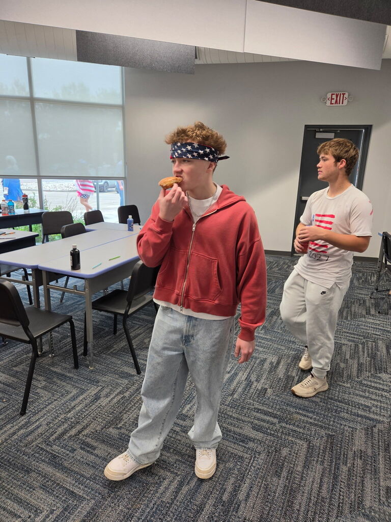 Seniors preparing for the last homecoming parade