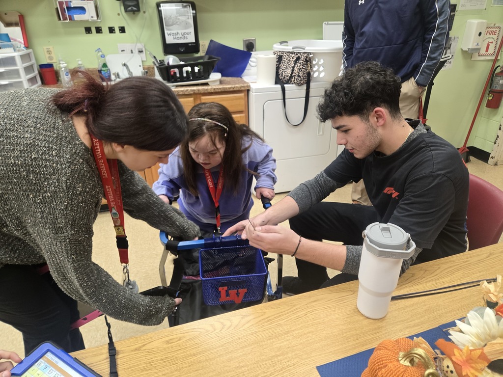 A huge thank you to Stefanos and friends for jumping in to make Ariana’s new basket sturdier and full of school spirit! 